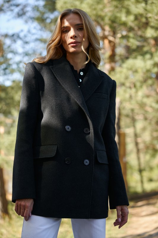 Пальто чорне коротке двобортне