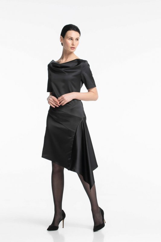 Чорна сукня вище коліна з асиметричним низом
