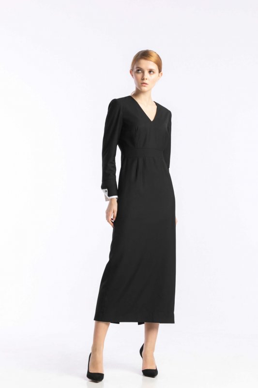 Чорна сукня міді з V-подібним вирізом