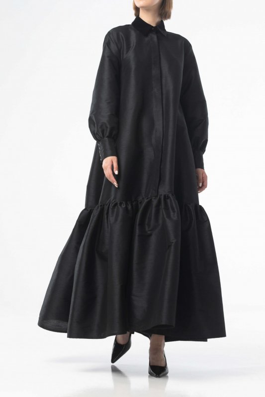 Черное платье из тафты с объемным воланом