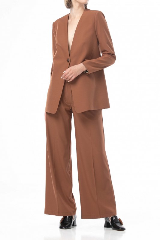 Бежевые прямые брюки со стрелками