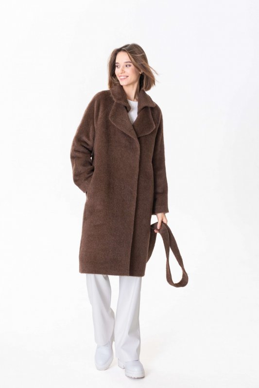 Коричневе ворсове пальто з вшивними кишенями