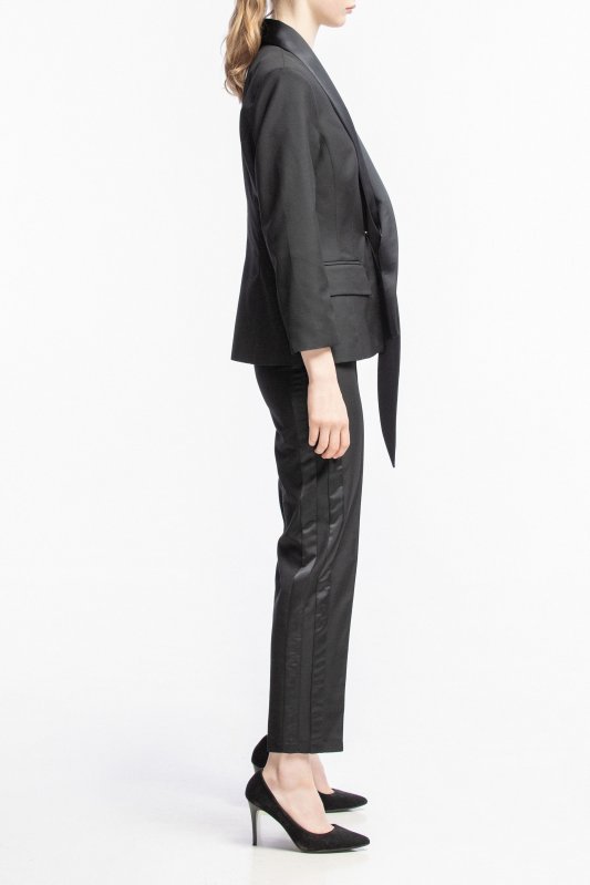 Пиджак черный на крючках с декоративным атласным галстуком Фото 3