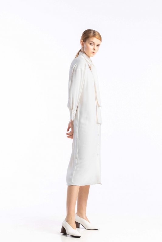 Сукня білого кольору з коміром-бантом Фото 2