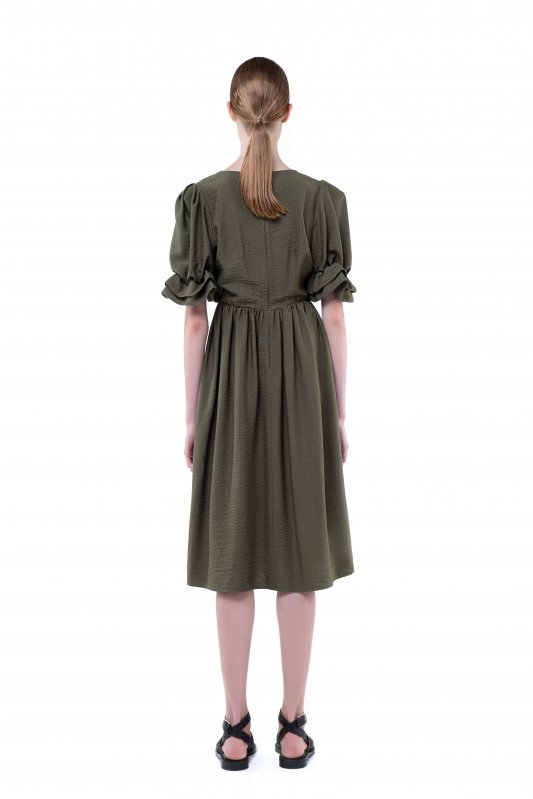 Льняное оливковое платье с рукавом-фонарик Фото 3