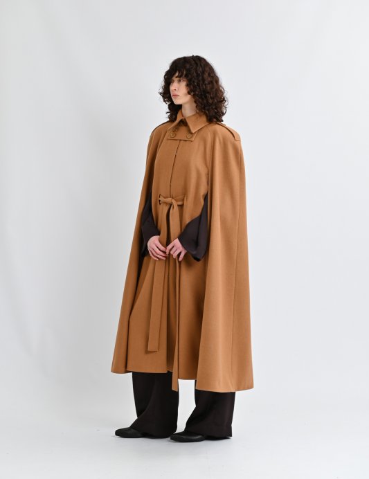 Довгий бежевий кейп під пасок Фото 2