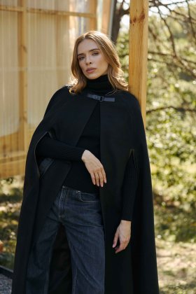 Кейп черный с кожаными вставками