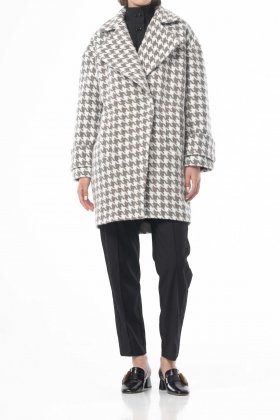 Пальто свободного кроя в бело-горчичную гусиную лапку 