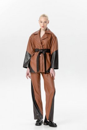 Коричневый пиджак-кимоно из экокожи
